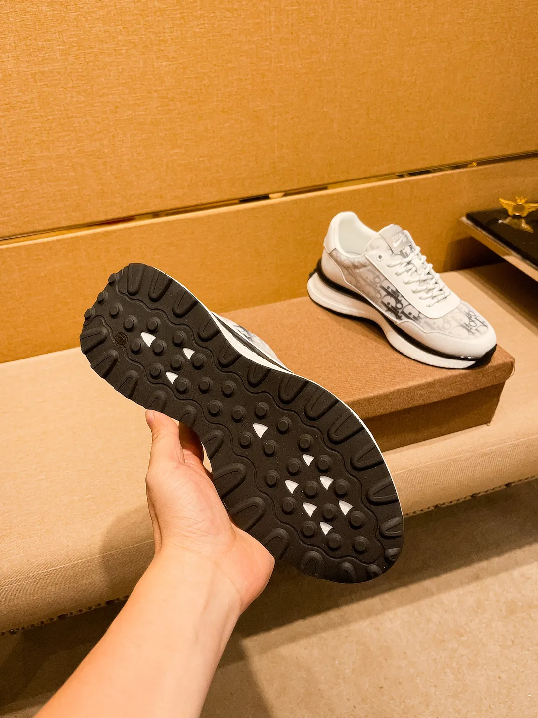 Men's shoes💰 460💰👍【Dior】🔥🔝High-end brand of men's shoes Official website 1:1 latest masterpiece: The upper is made of Italian imported first-layer cowhide🔥Official website original special technical cloth fabric matching🔥Original comfortable and breathable lining➕Original designated anti-slip outsole🔥Make walking more convenient and comfortable! An exclusive new model, a stunning work, a beautiful 1:1 replica [color] compared to the official quality! Create a fashionable personality to set off your uniqueness! A must-have for trendy men! 🔥, sizes: 38-44. color:.     2⃣️colors available🔥